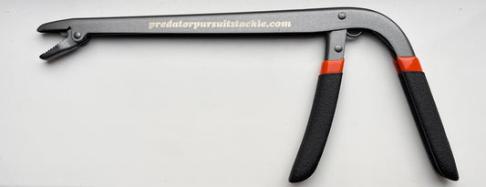 Ridged jaw hook removing tool